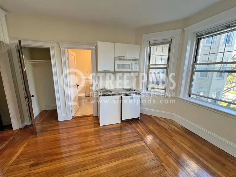 27 Park Dr, Fenway
