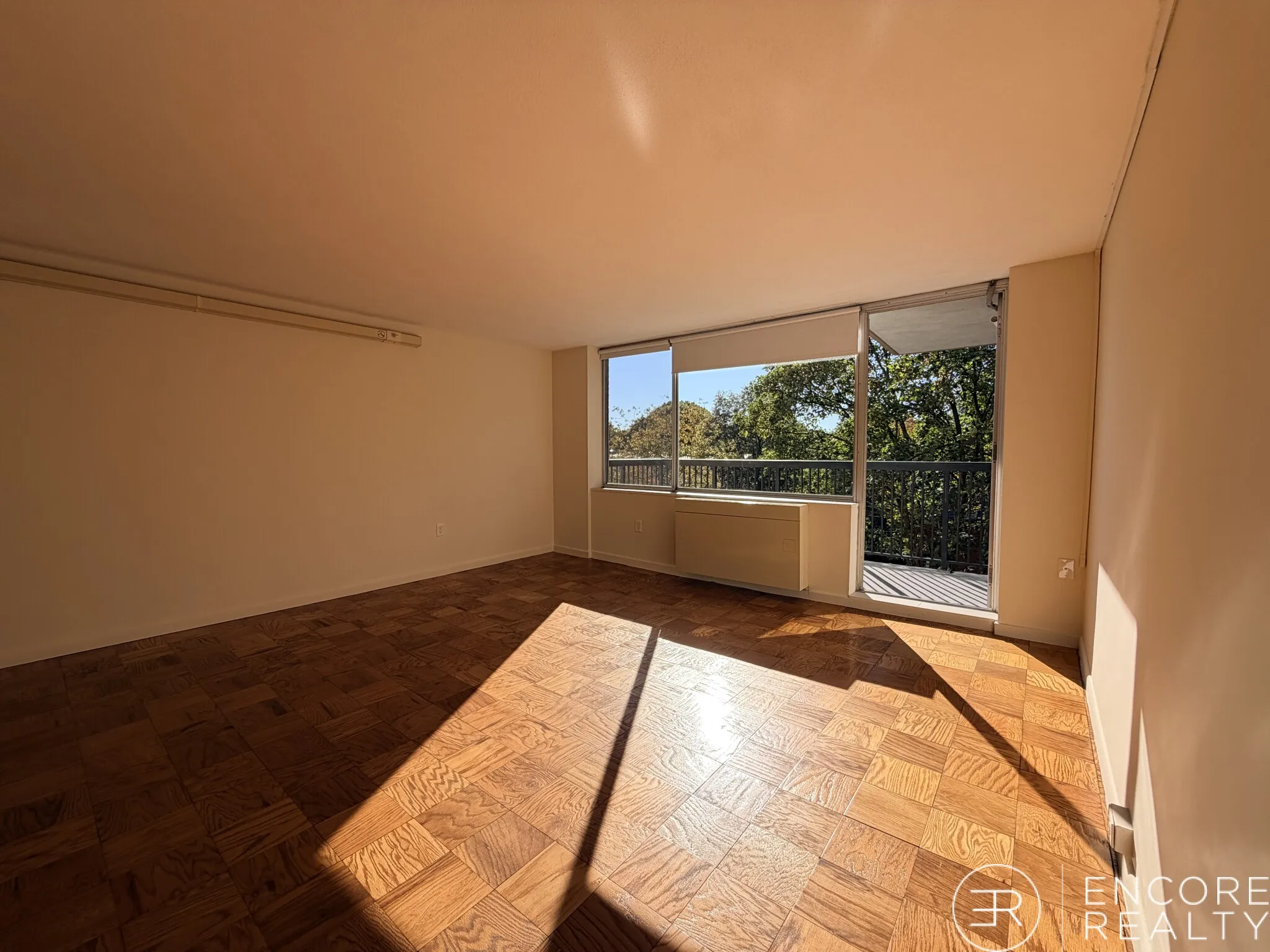 101 Monmouth St, Longwood