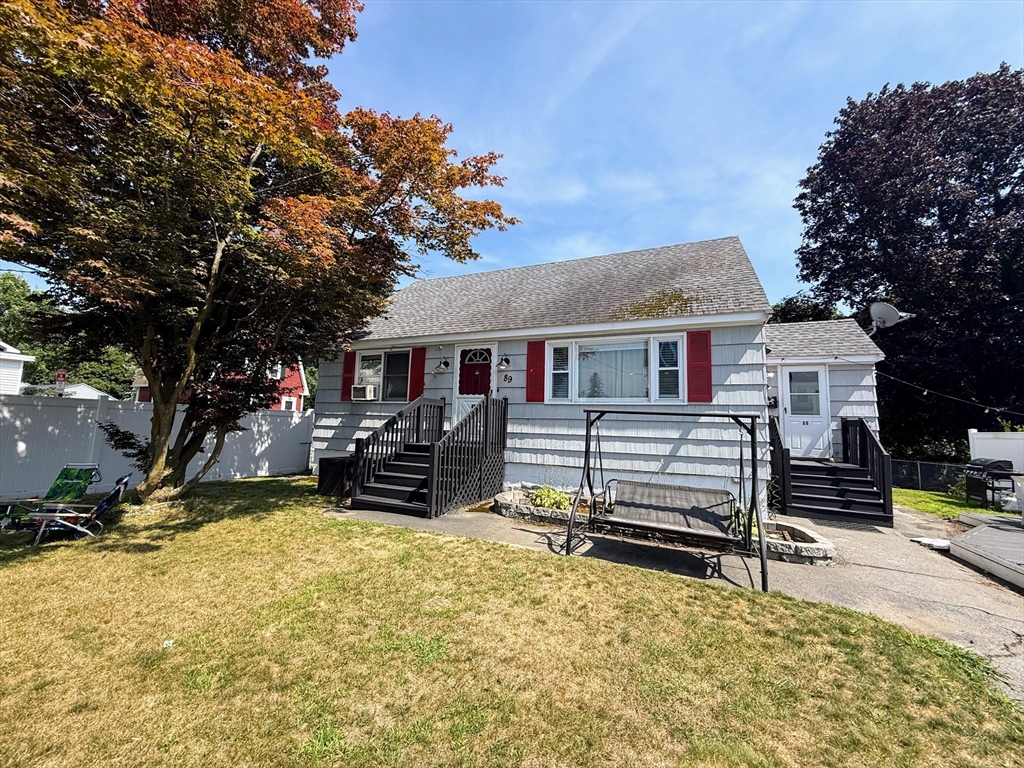 89 Bunker Hill Ave, Lowell
