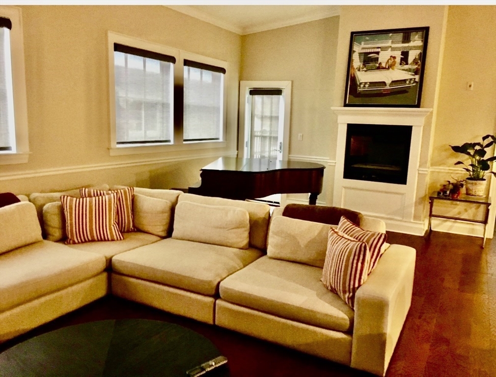 616 E 4th St, South Boston