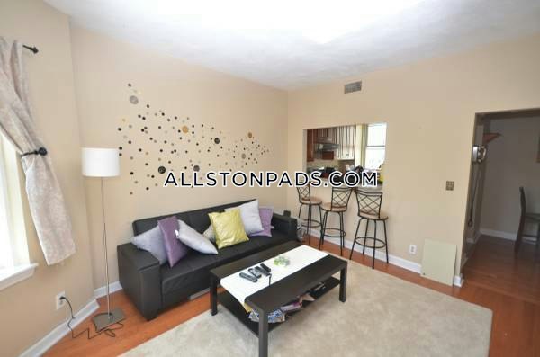 2 bed, 1 bath apartment for rent at 1423 Commonwealth Ave Unit 501, Allston — photo 4 of 10