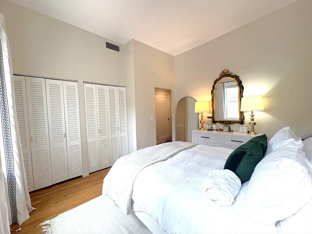 12 Cumberland St, Back Bay