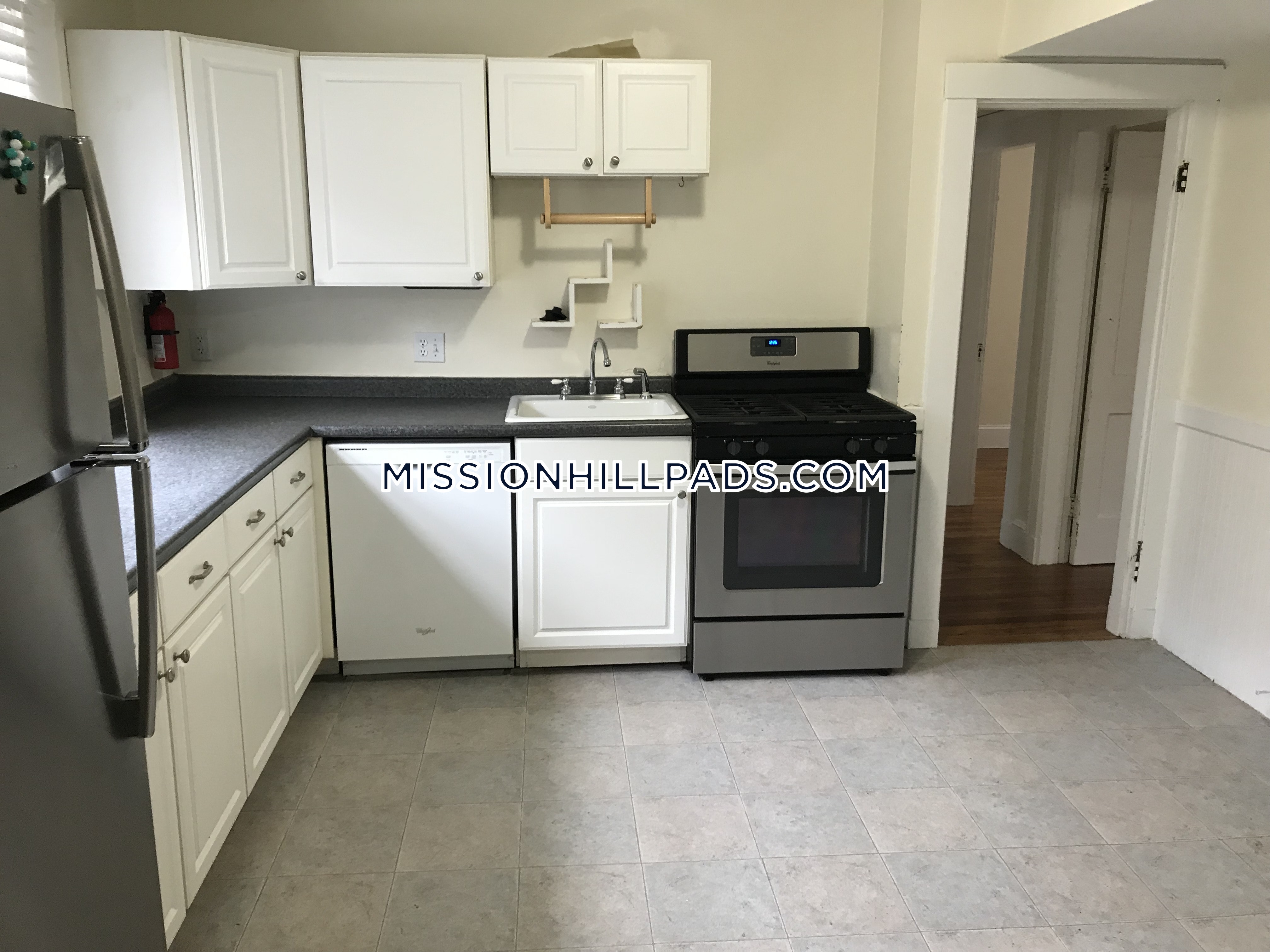 3 bed, 1 bath apartment for rent at 20 Sachem St Unit 2, Mission Hill — photo 4 of 9