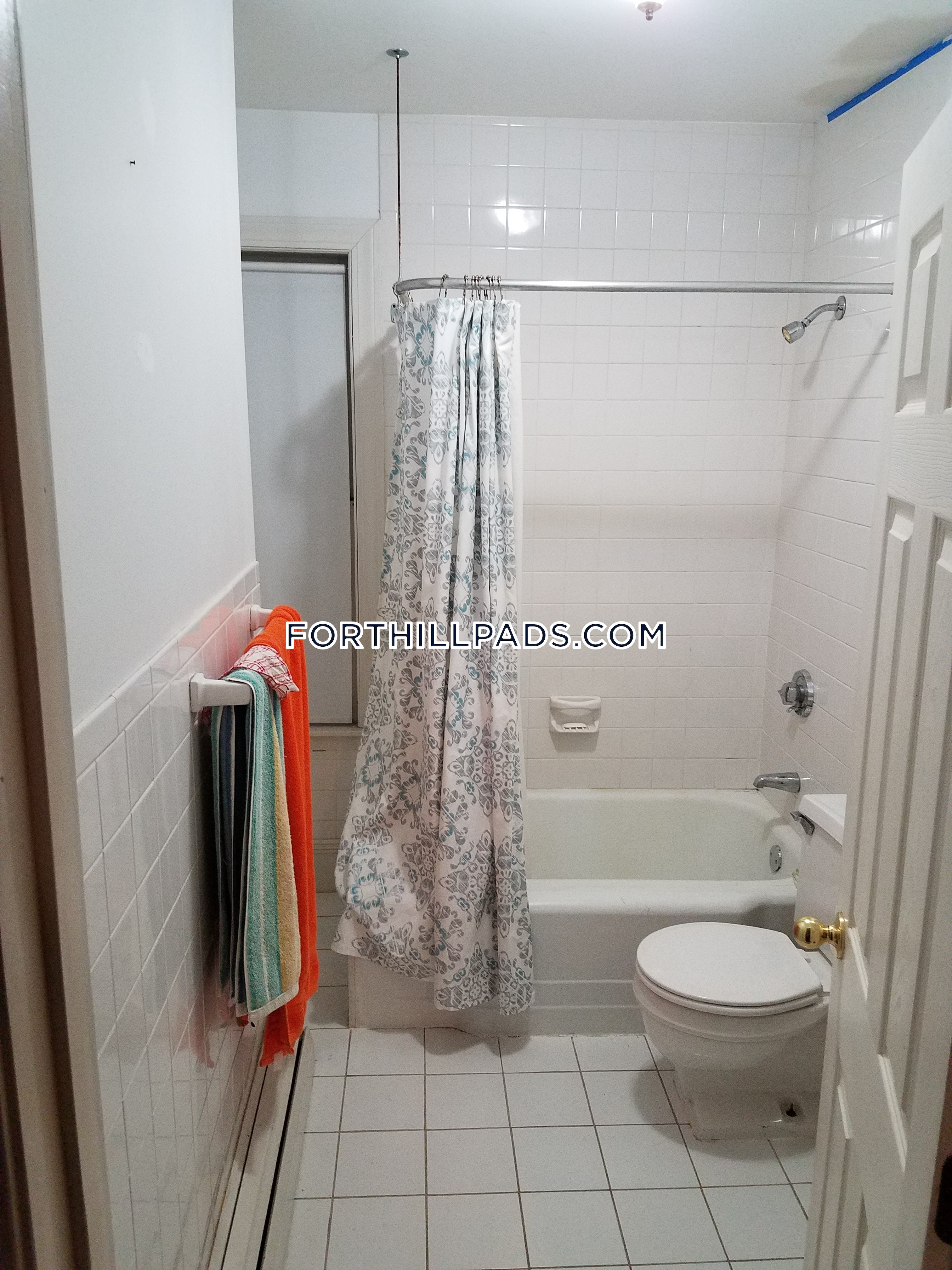 2.5 bed, 1 bath apartment for rent at 137 Marcella St Unit 3, Roxbury — photo 6 of 9