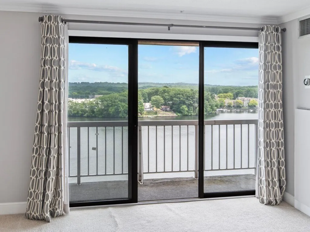 65 Lake Ave, Worcester