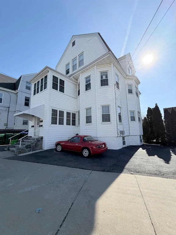 519 Main St, Medford