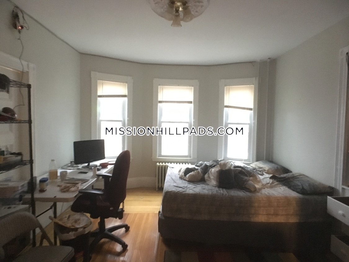3 bed, 1.5 bath apartment for rent at 90 Fisher Ave Unit 3, Mission Hill — photo 1 of 3