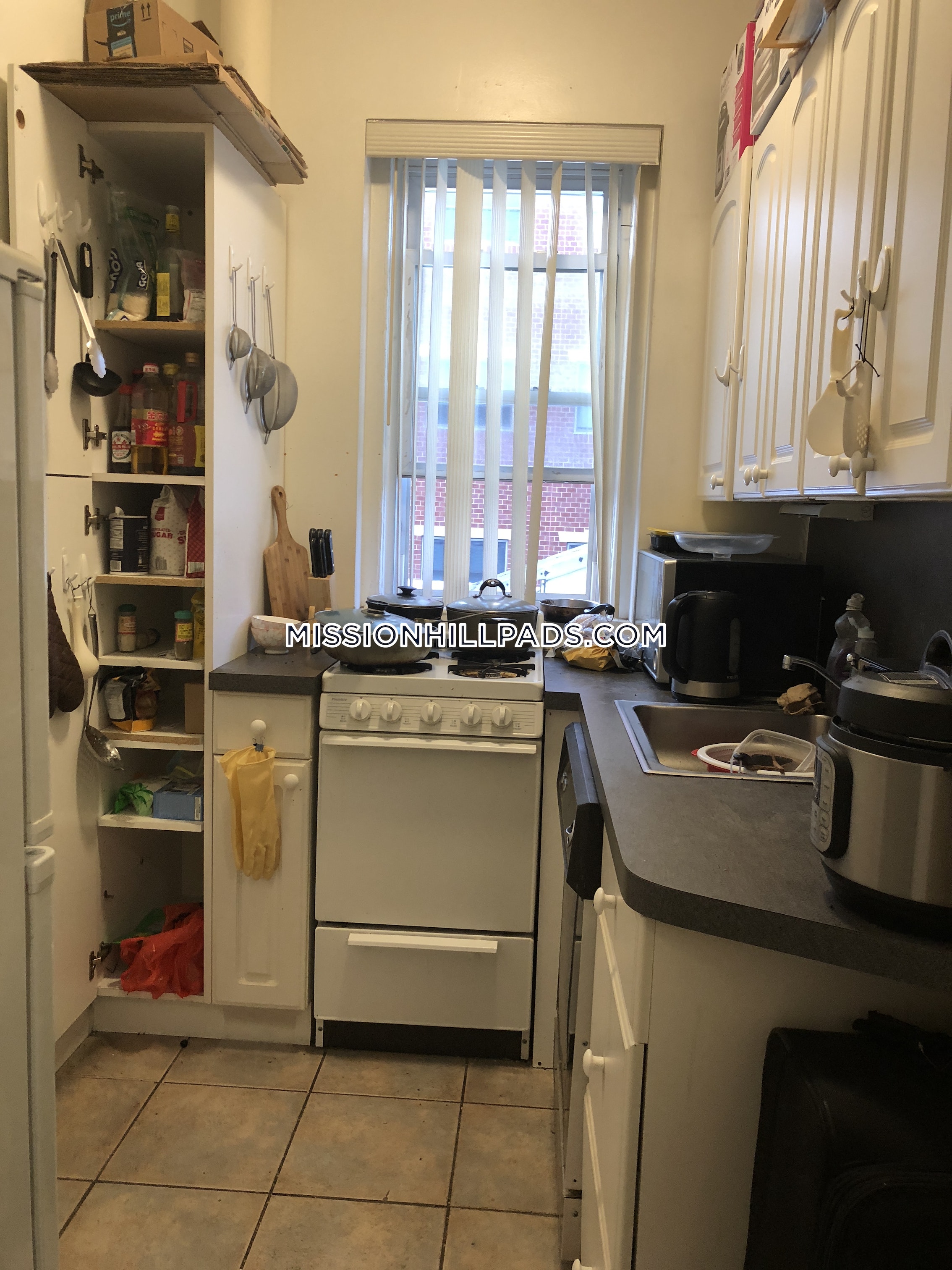 3 bed, 1.5 bath apartment for rent at 90 Fisher Ave Unit 3, Mission Hill — photo 2 of 3