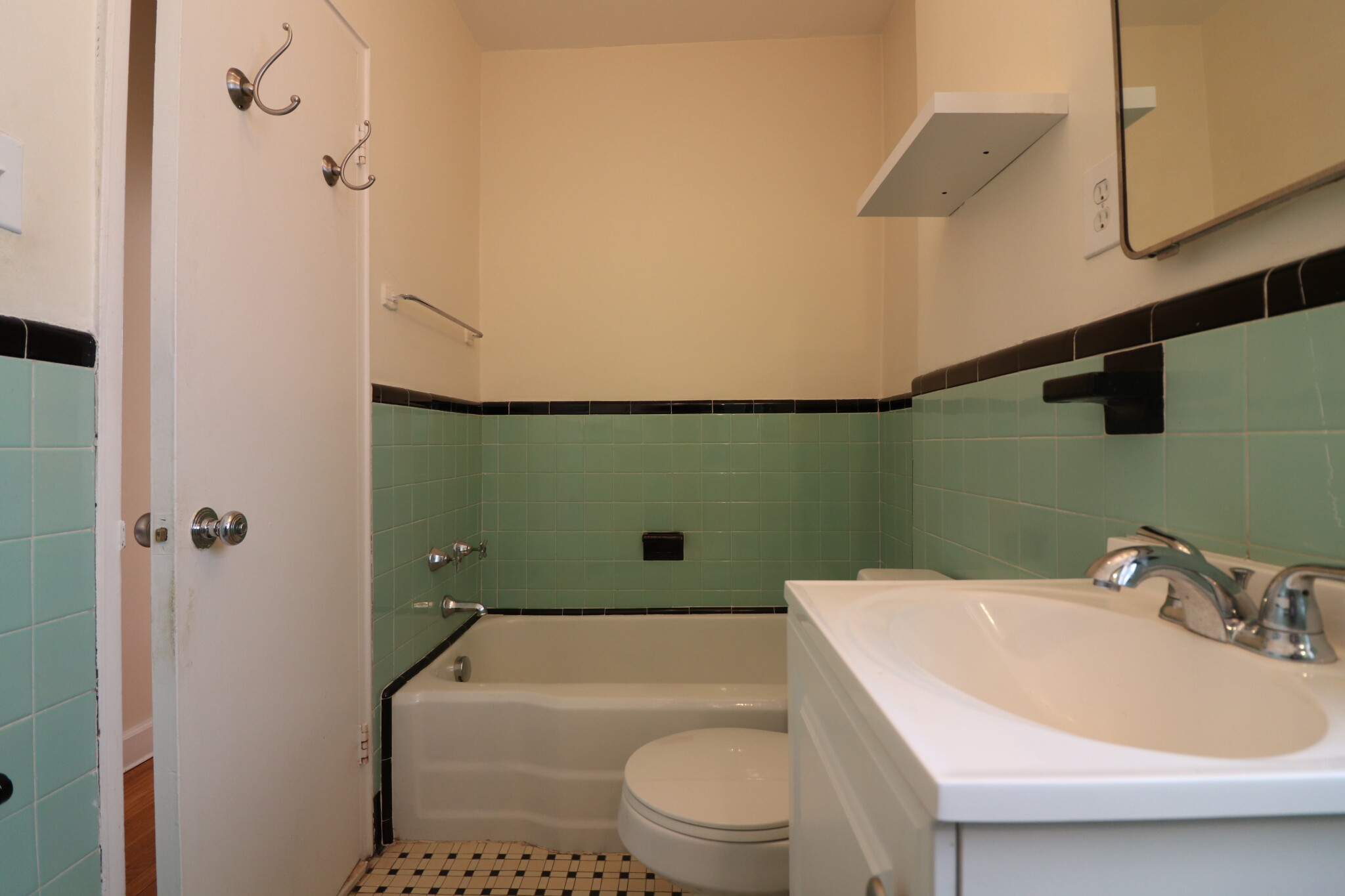 1 bed, 1 bath apartment for rent at 1525 Beacon St Unit 3, Coolidge Corner — photo 8 of 9