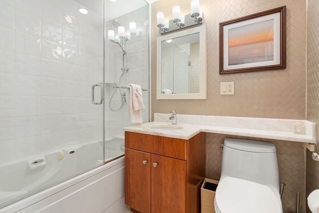 65 E India Row, Waterfront