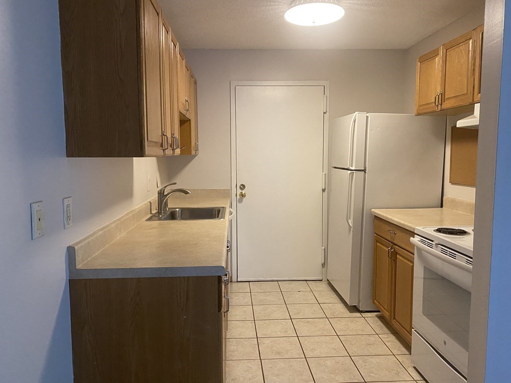 6 Village Way, Natick