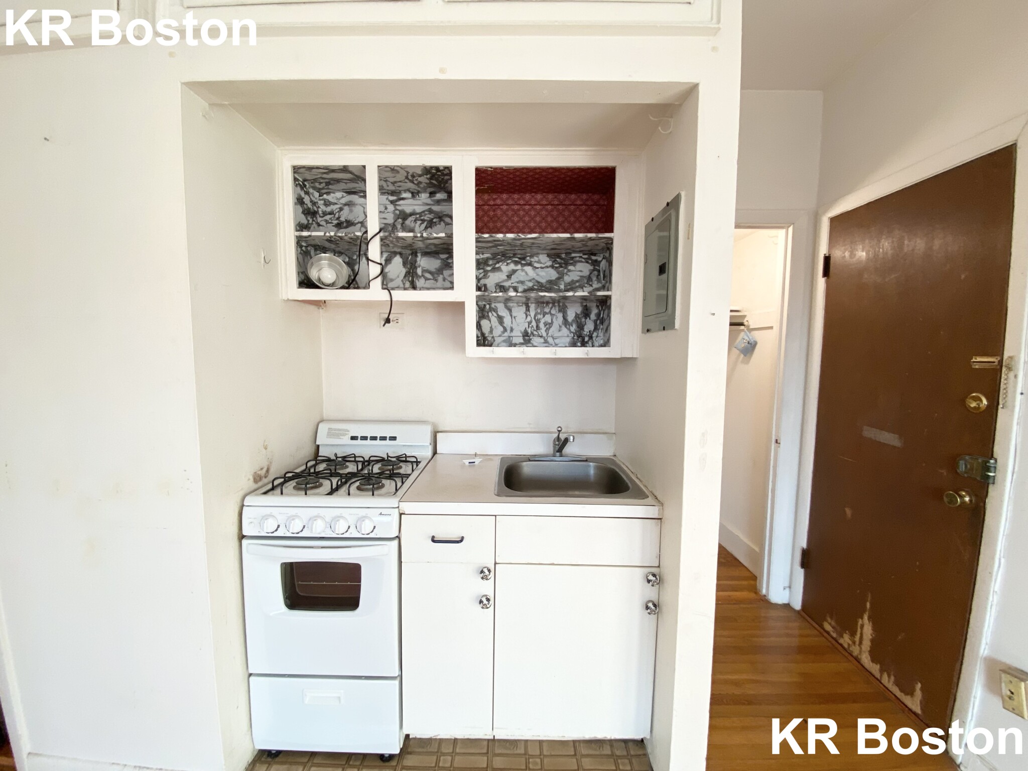 Studio bed, 1 bath apartment for rent at 153 Commonwealth Ave Unit 17, Allston — photo 1 of 4