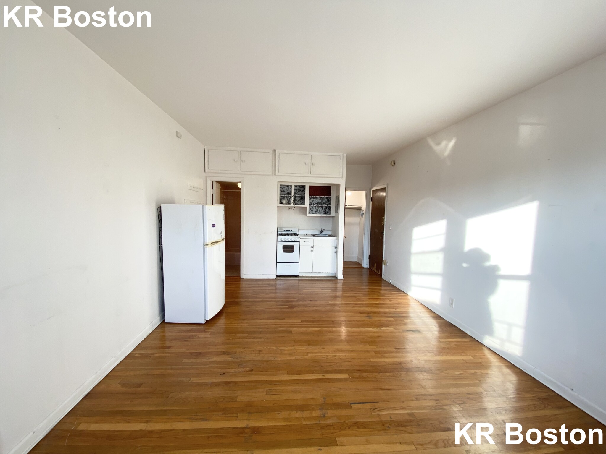 Studio bed, 1 bath apartment for rent at 153 Commonwealth Ave Unit 17, Allston — photo 2 of 4