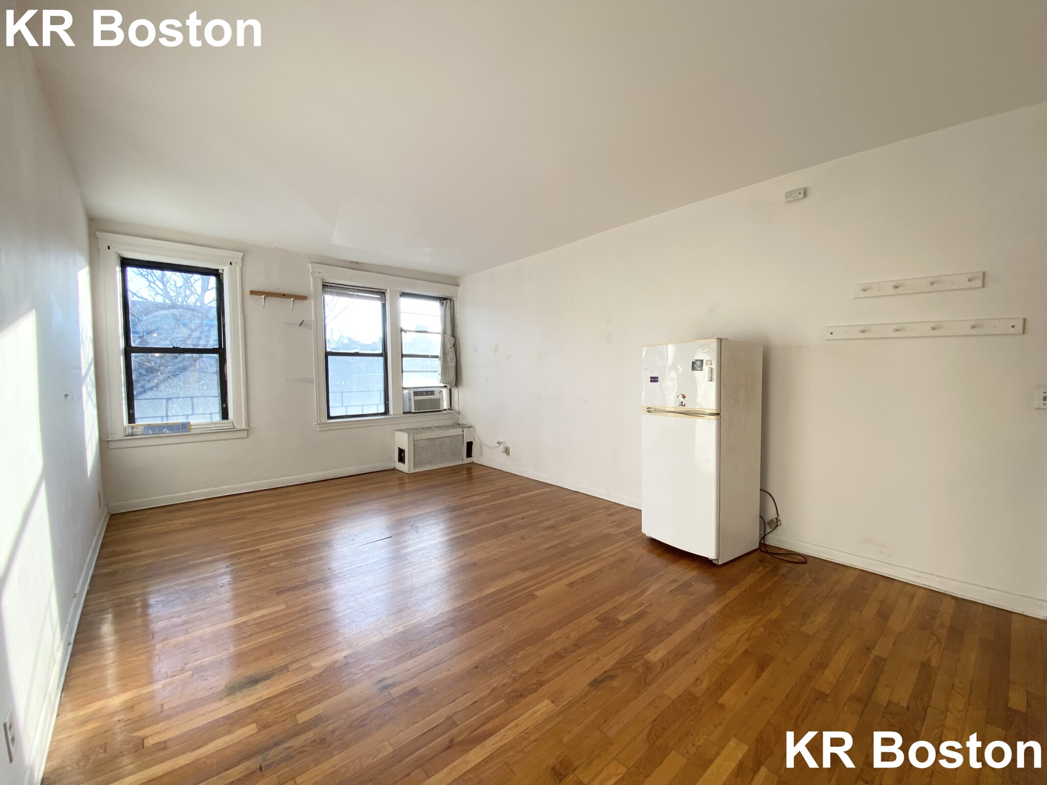 Studio bed, 1 bath apartment for rent at 153 Commonwealth Ave Unit 17, Allston — photo 3 of 4