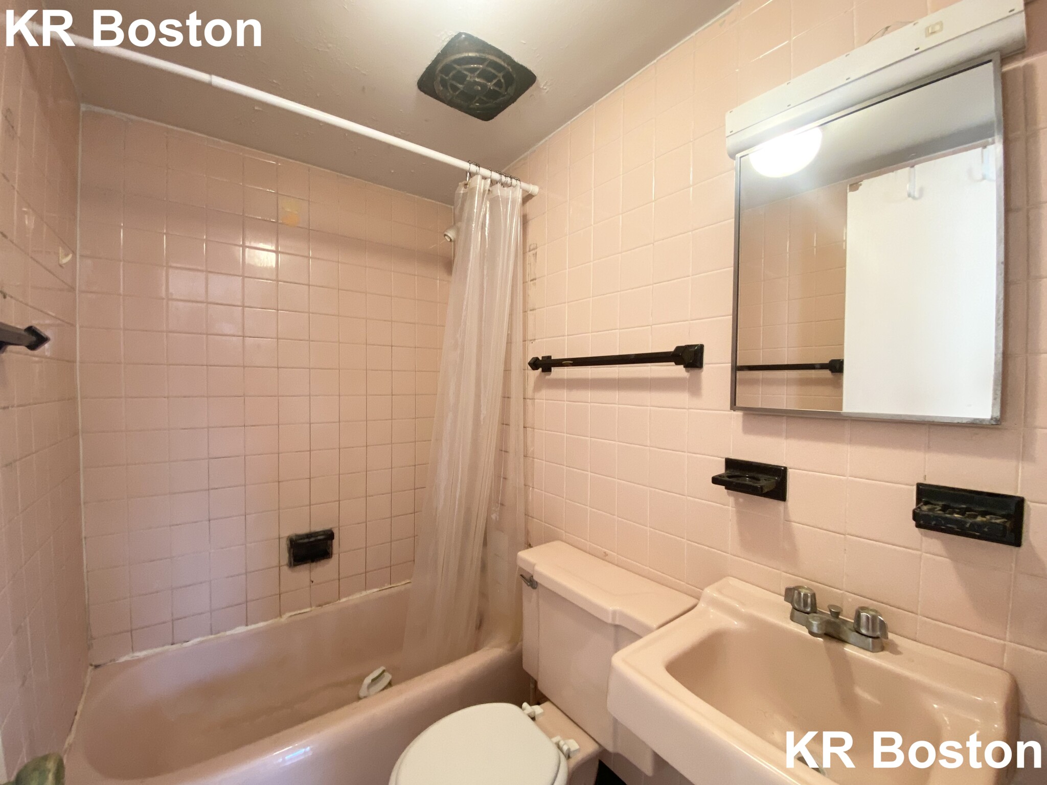 Studio bed, 1 bath apartment for rent at 153 Commonwealth Ave Unit 17, Allston — photo 4 of 4