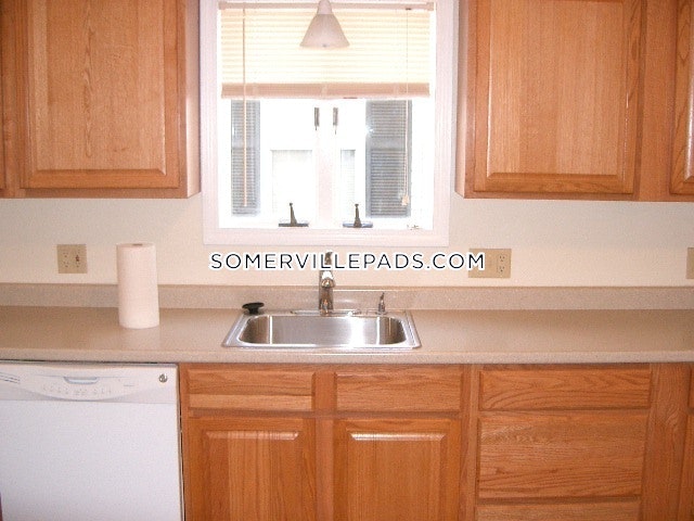 3 bed, 1 bath apartment for rent at 127 Hillsdale, Davis Square — photo 4 of 5