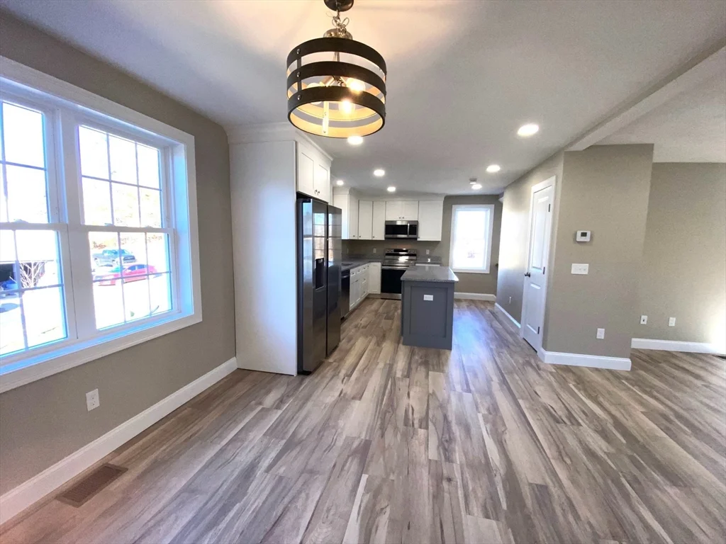 152 W Main St, Millbury