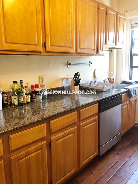 3 bed, 1 bath apartment for rent at 1512 Tremont St Unit 3, Mission Hill — photo 4 of 4