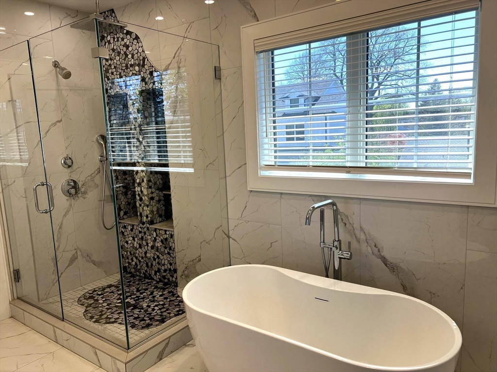 19 Shute Path, Newton Center