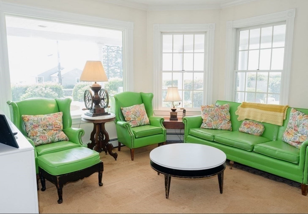 4 Spray Ave, Marblehead