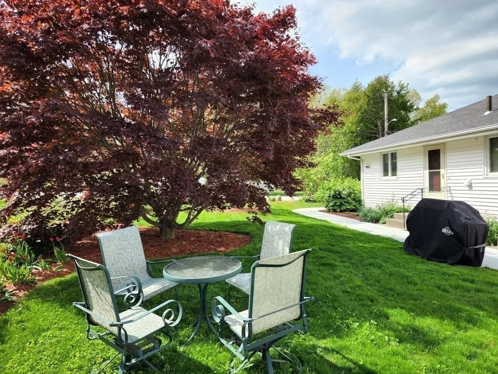 4 Upland Ave, Shrewsbury