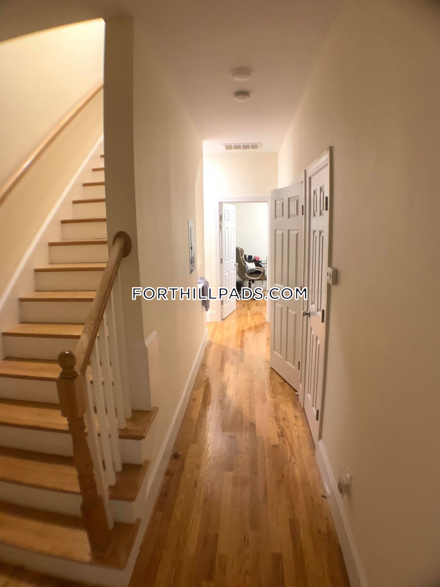 4 bed, 2.5 bath apartment for rent at 130 Roxbury St Unit 1, Roxbury — photo 6 of 24
