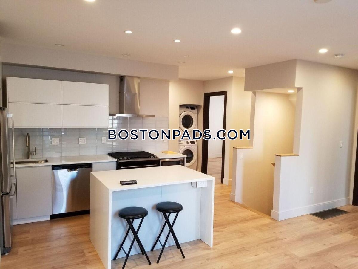 5 bed, 3 bath apartment for rent at 31 Buttonwood Unit 1, Dorchester — photo 3 of 34