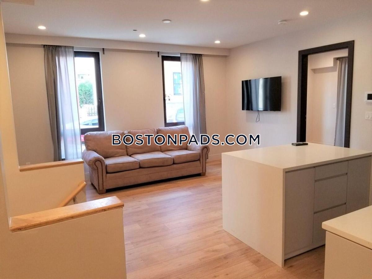 5 bed, 3 bath apartment for rent at 31 Buttonwood Unit 1, Dorchester — photo 7 of 34