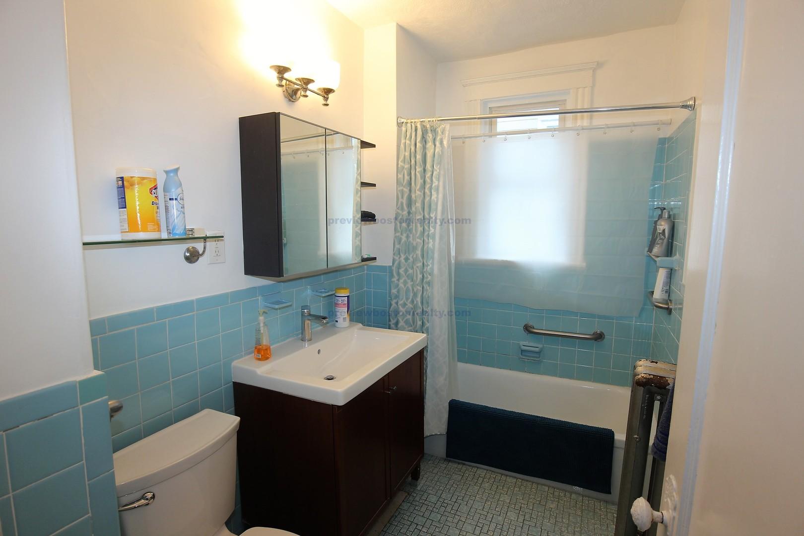 3 bed, 1 bath apartment for rent at 119 Browne St Unit 2, Coolidge Corner — photo 1 of 7