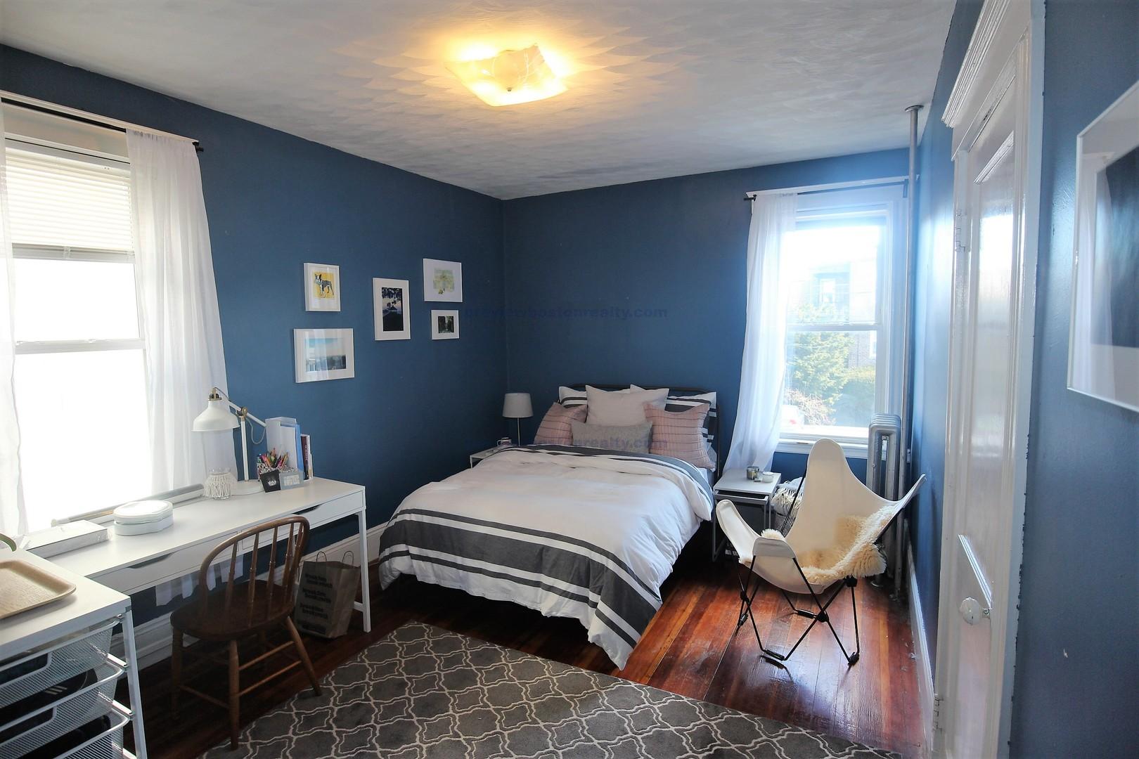 3 bed, 1 bath apartment for rent at 119 Browne St Unit 2, Coolidge Corner — photo 4 of 7