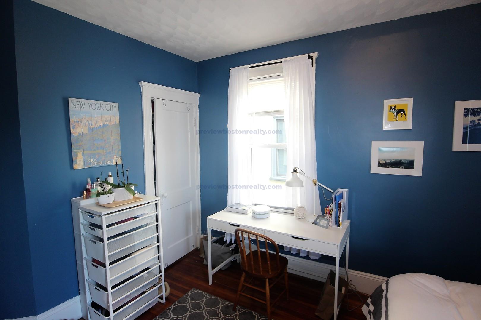 3 bed, 1 bath apartment for rent at 119 Browne St Unit 2, Coolidge Corner — photo 5 of 7