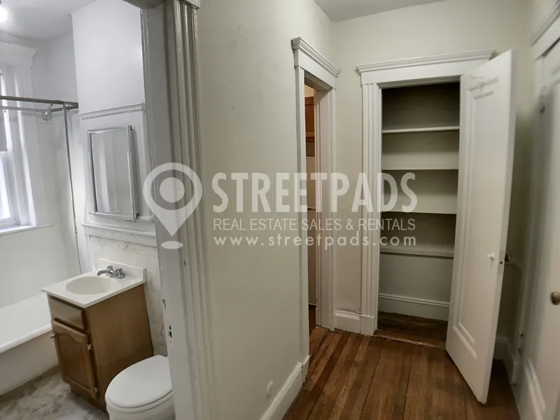 1197 Boylston St, Fenway