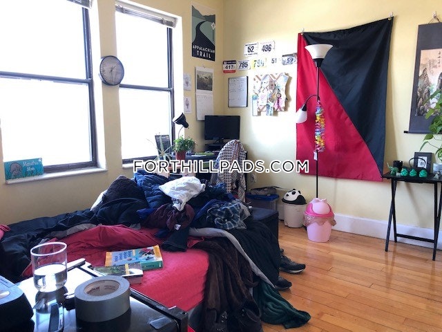 2 bed, 1 bath apartment for rent at 2 Centre Ter Unit 9, Roxbury — photo 4 of 11