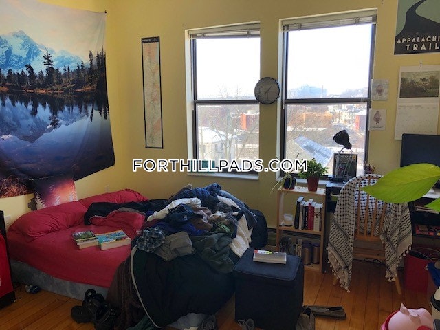 2 bed, 1 bath apartment for rent at 2 Centre Ter Unit 9, Roxbury — photo 5 of 11
