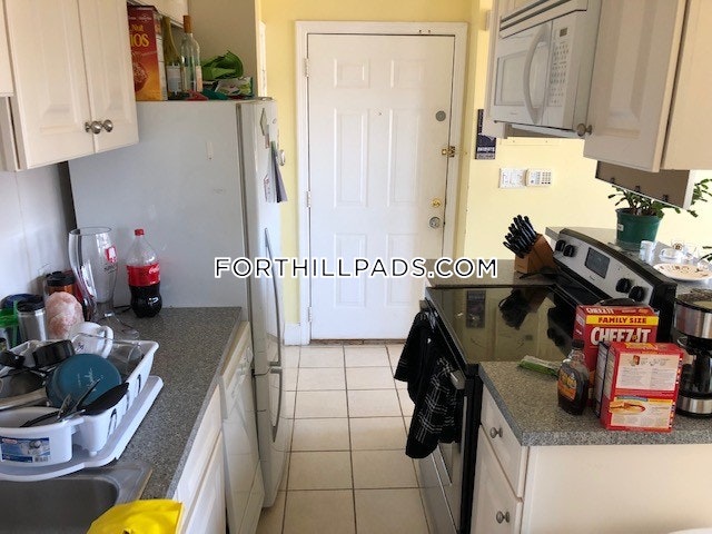 2 bed, 1 bath apartment for rent at 2 Centre Ter Unit 9, Roxbury — photo 3 of 11