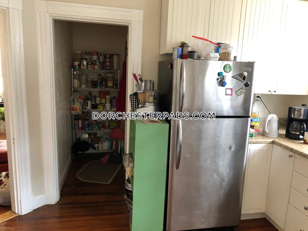 3 bed, 1 bath apartment for rent at 70 Romsey St Unit 2, Dorchester — photo 2 of 15