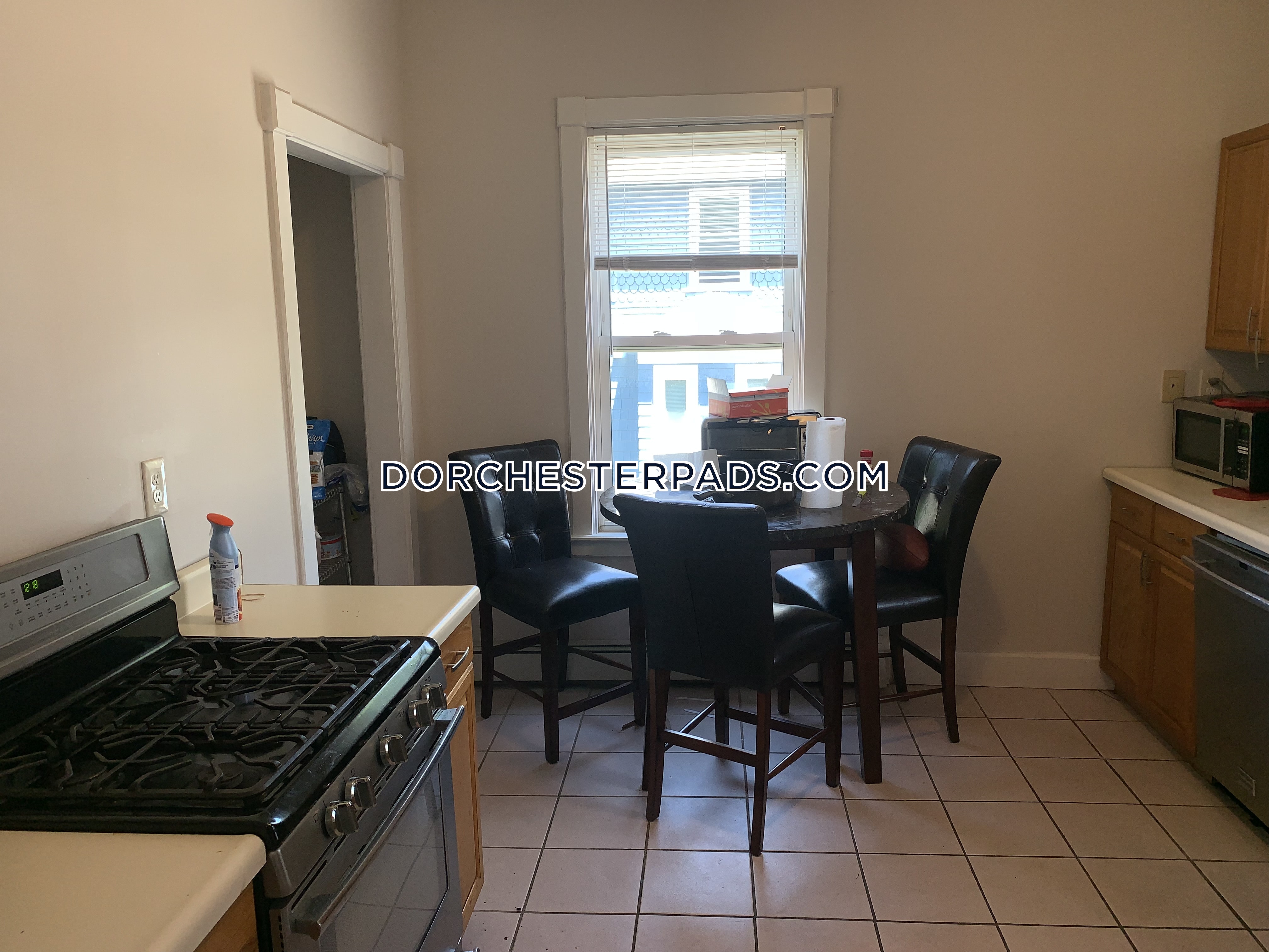 5 bed, 3 bath apartment for rent at 22 Harbor Crest Ct Unit 1, Dorchester — photo 2 of 24