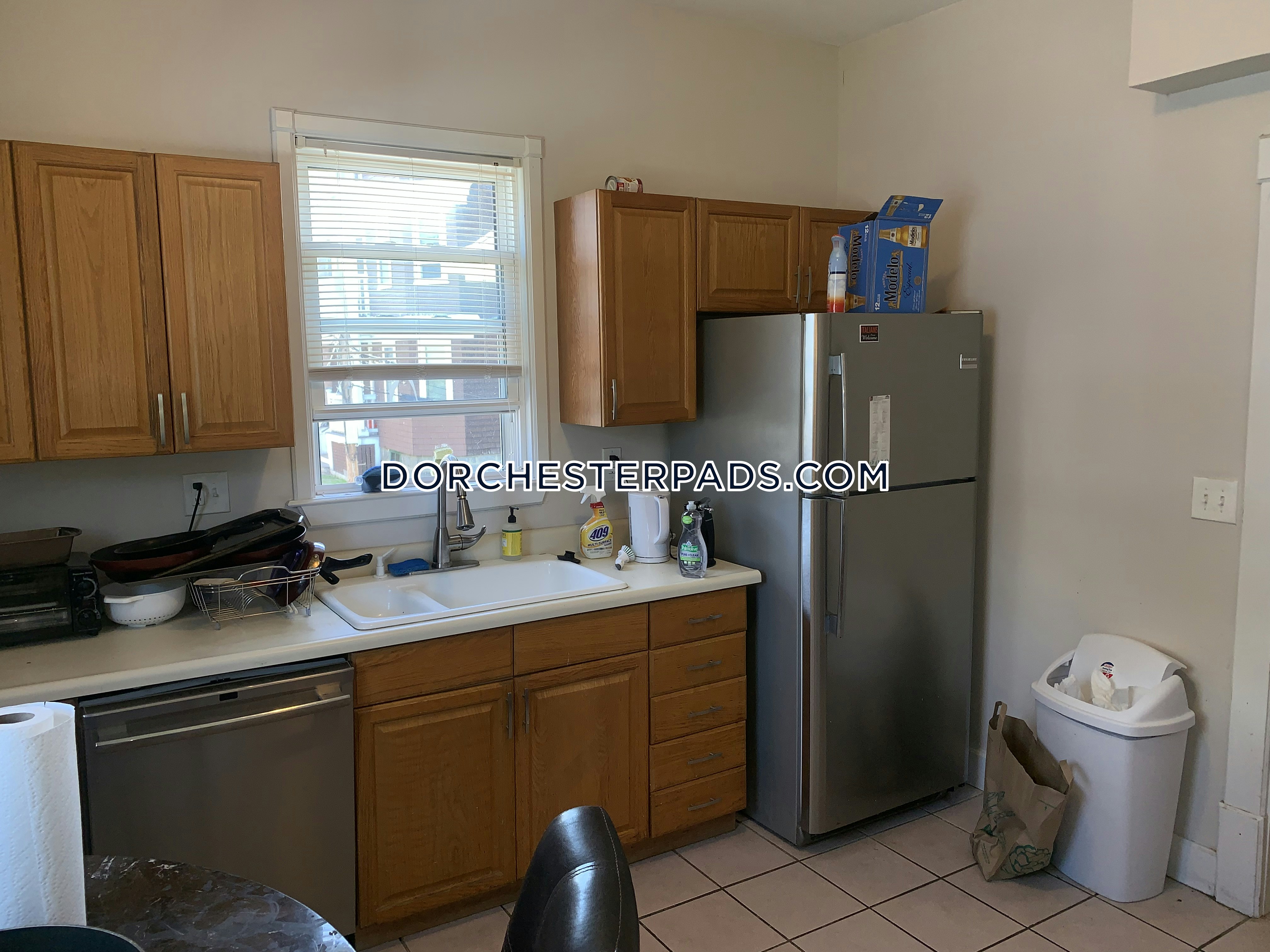 5 bed, 3 bath apartment for rent at 22 Harbor Crest Ct Unit 1, Dorchester — photo 3 of 24