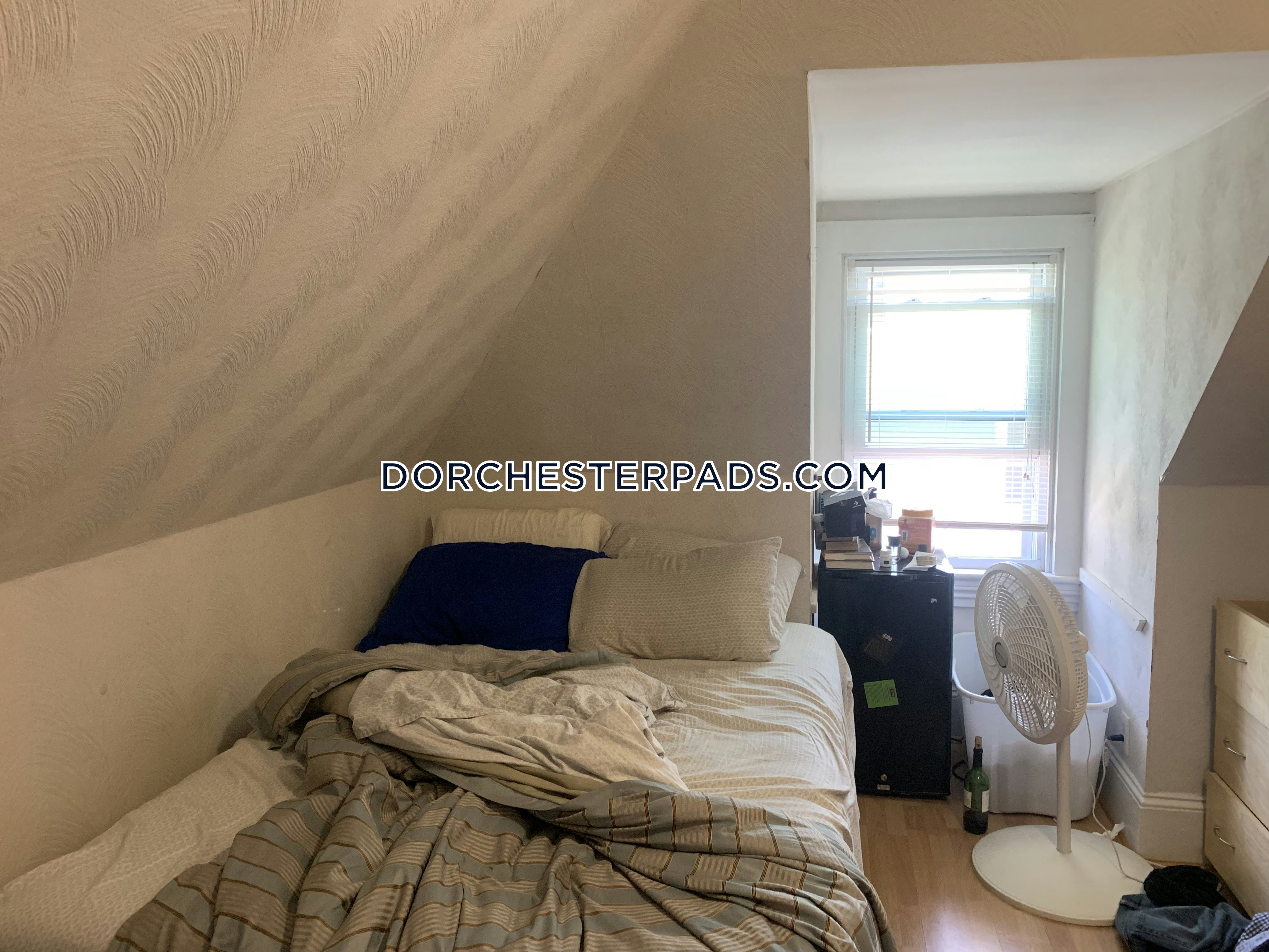 5 bed, 3 bath apartment for rent at 22 Harbor Crest Ct Unit 1, Dorchester — photo 5 of 24