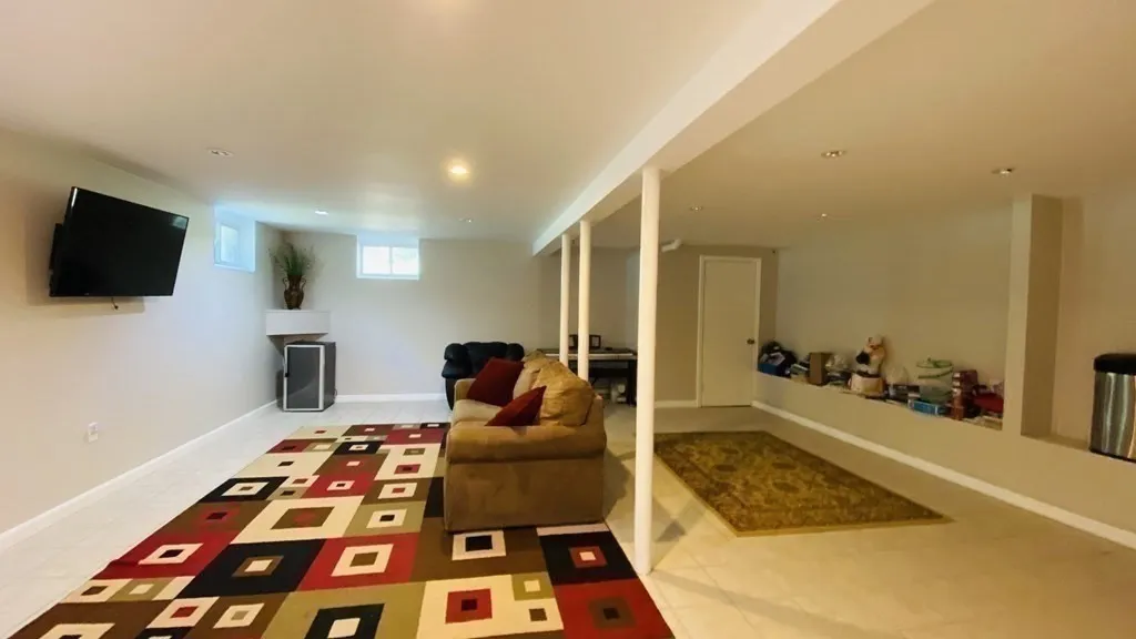 29 Burke Ln, Wellesley