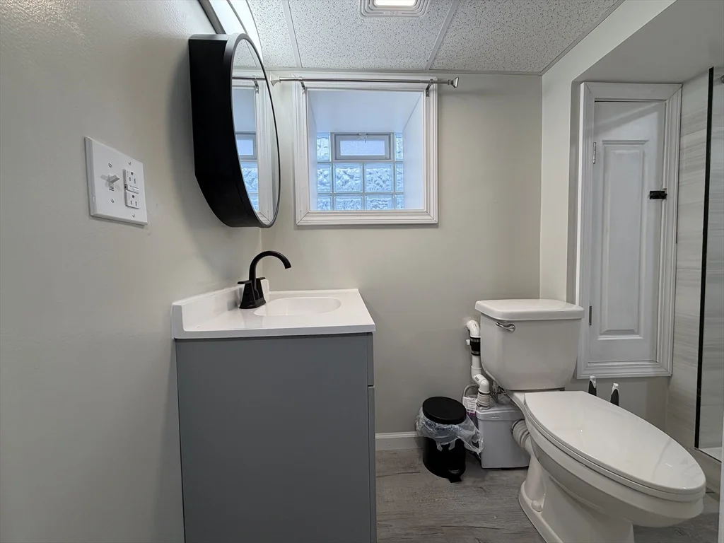 320-322 Wood St, New Bedford