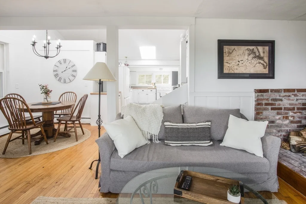 43 Bayview Rd, Great Neck