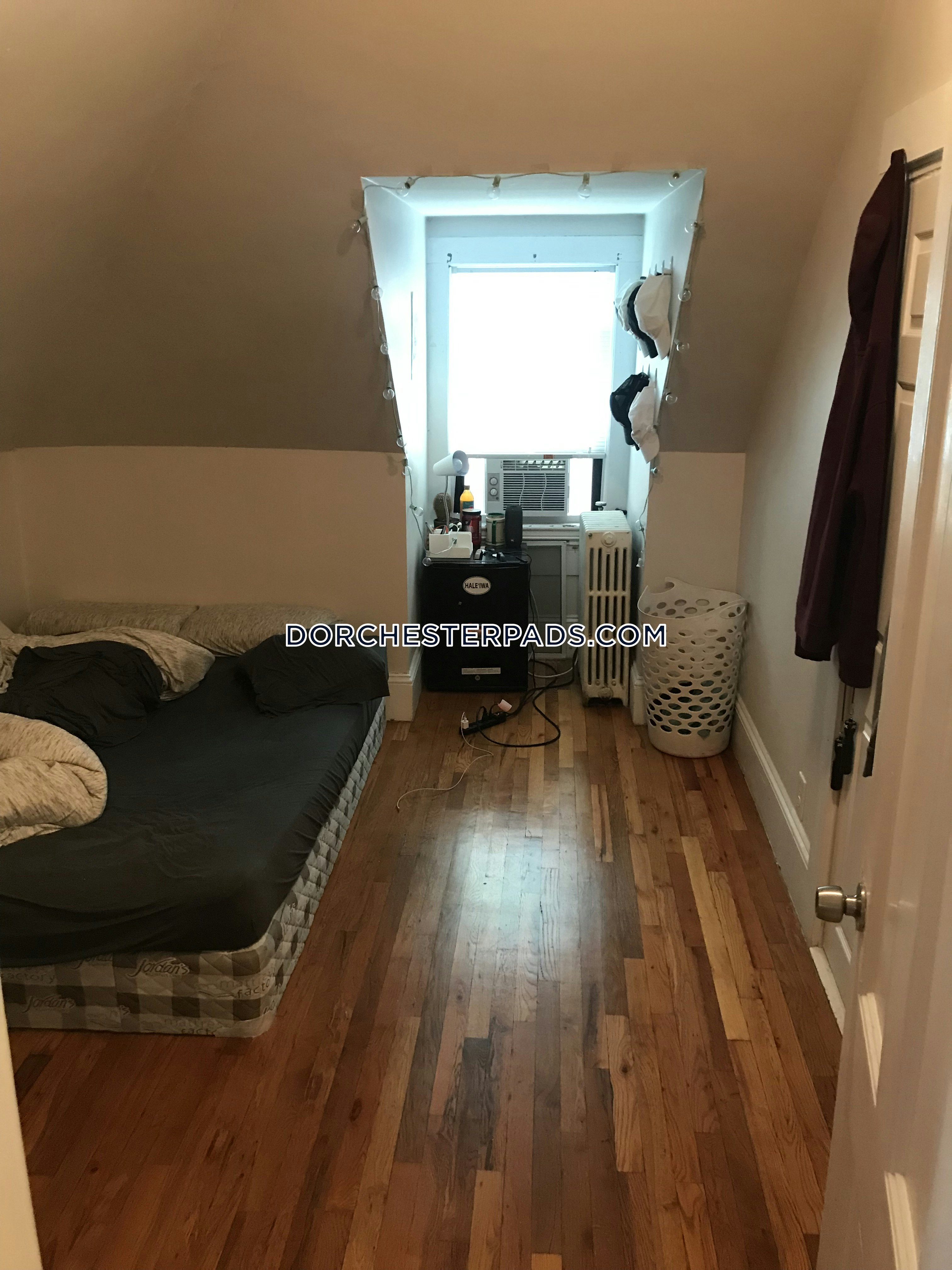 5 bed, 3 bath apartment for rent at 22 Harbor Crest Ct Unit 1, Dorchester — photo 21 of 24