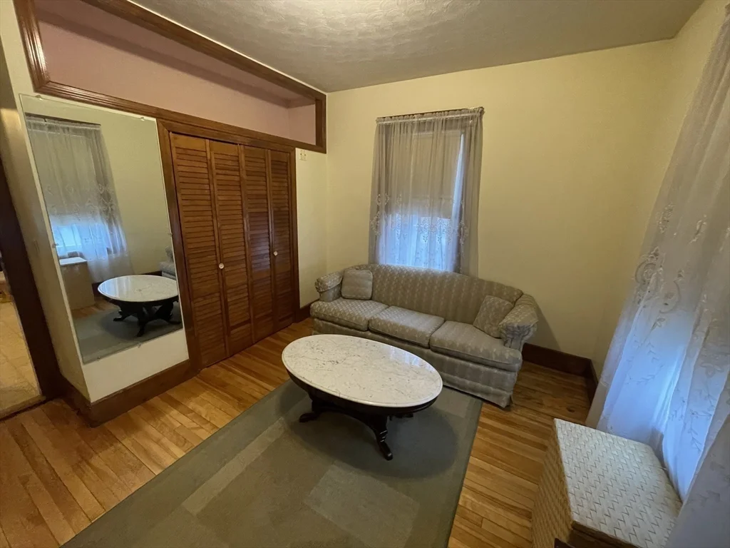 51 Richmond Ave, West Side