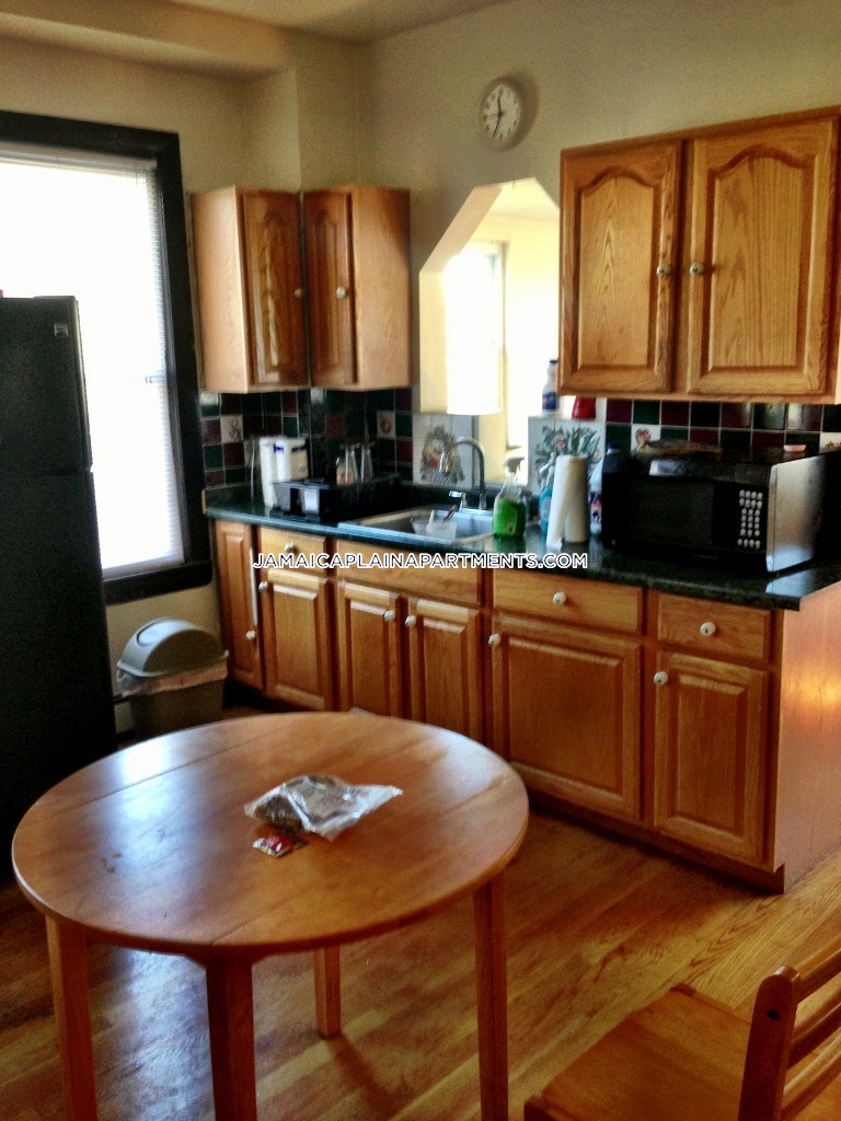 5 bed, 2 bath apartment for rent at 47 Creighton St Unit 3, Jamaica Plain — photo 2 of 117
