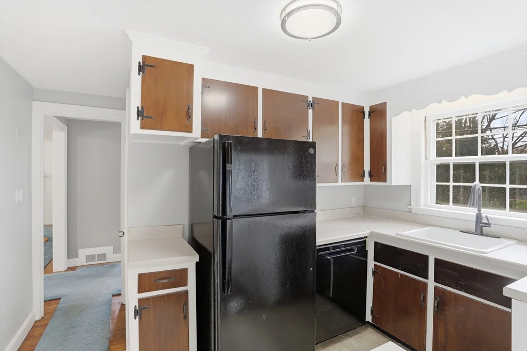 11 Sherman Bridge Rd, Wayland