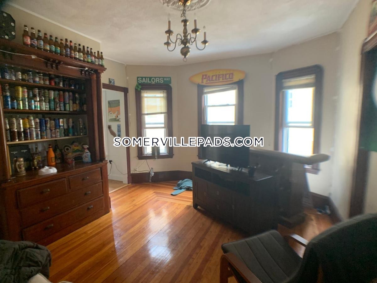4 bed, 1 bath apartment for rent at 197 College Ave Unit 3, Davis Square — photo 4 of 22