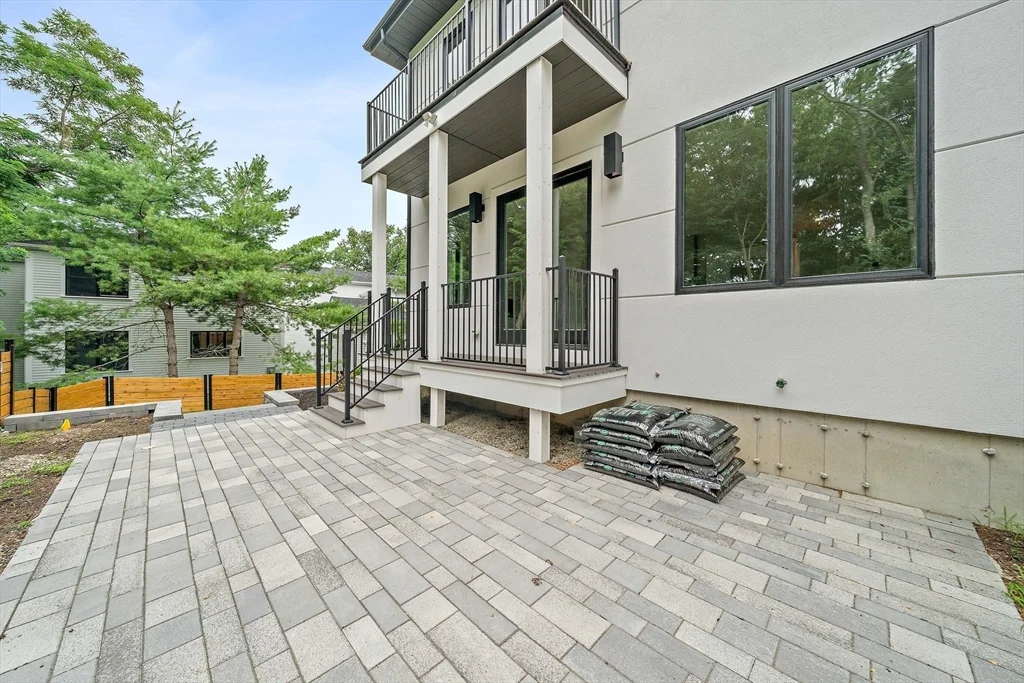 94 Thurston Rd, Newton Upper Falls