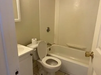 46 Macy, Houghs Neck