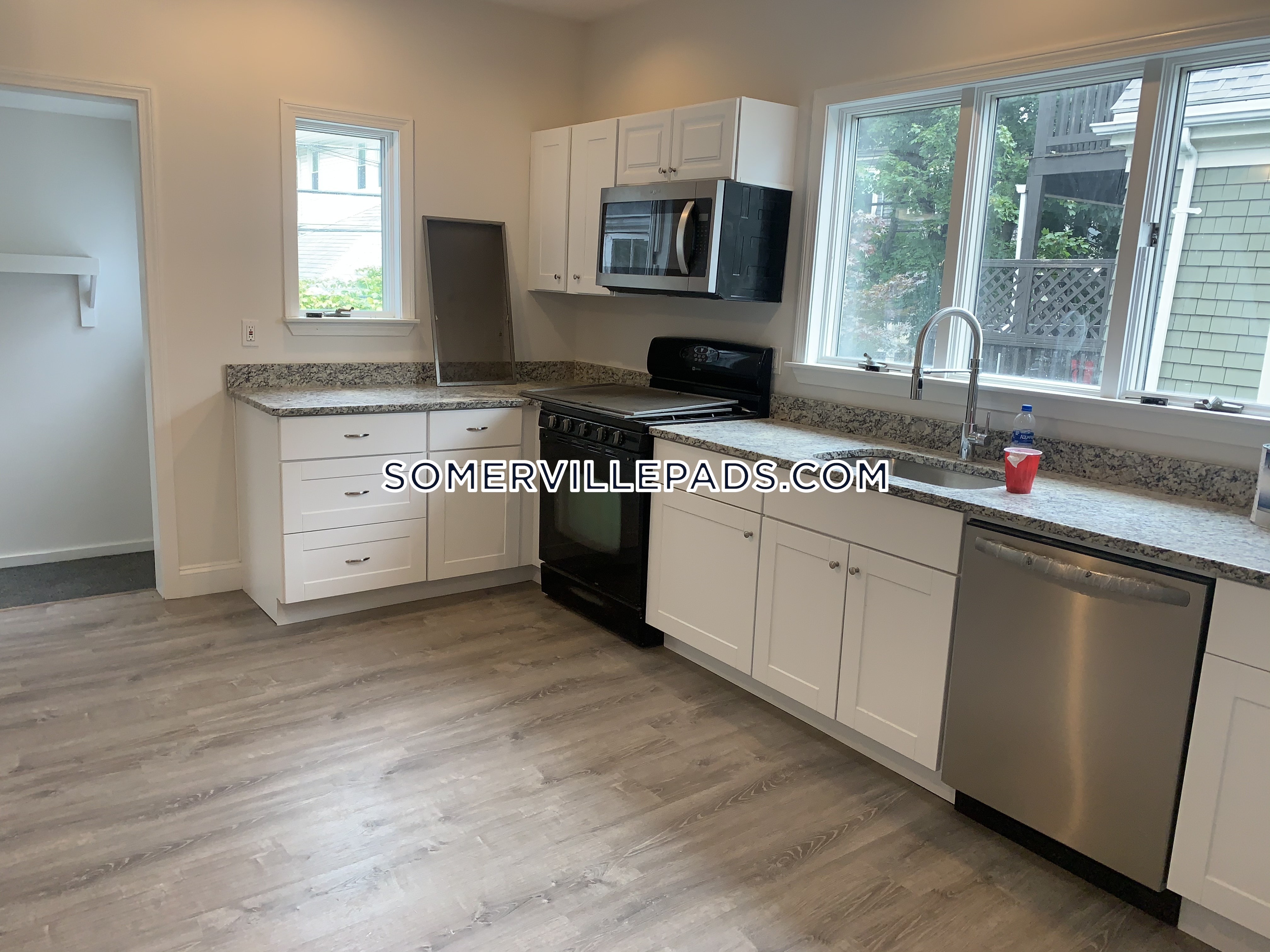 4 bed, 1 bath apartment for rent at 33 Teele Ave Unit 2, Davis Square — photo 3 of 16